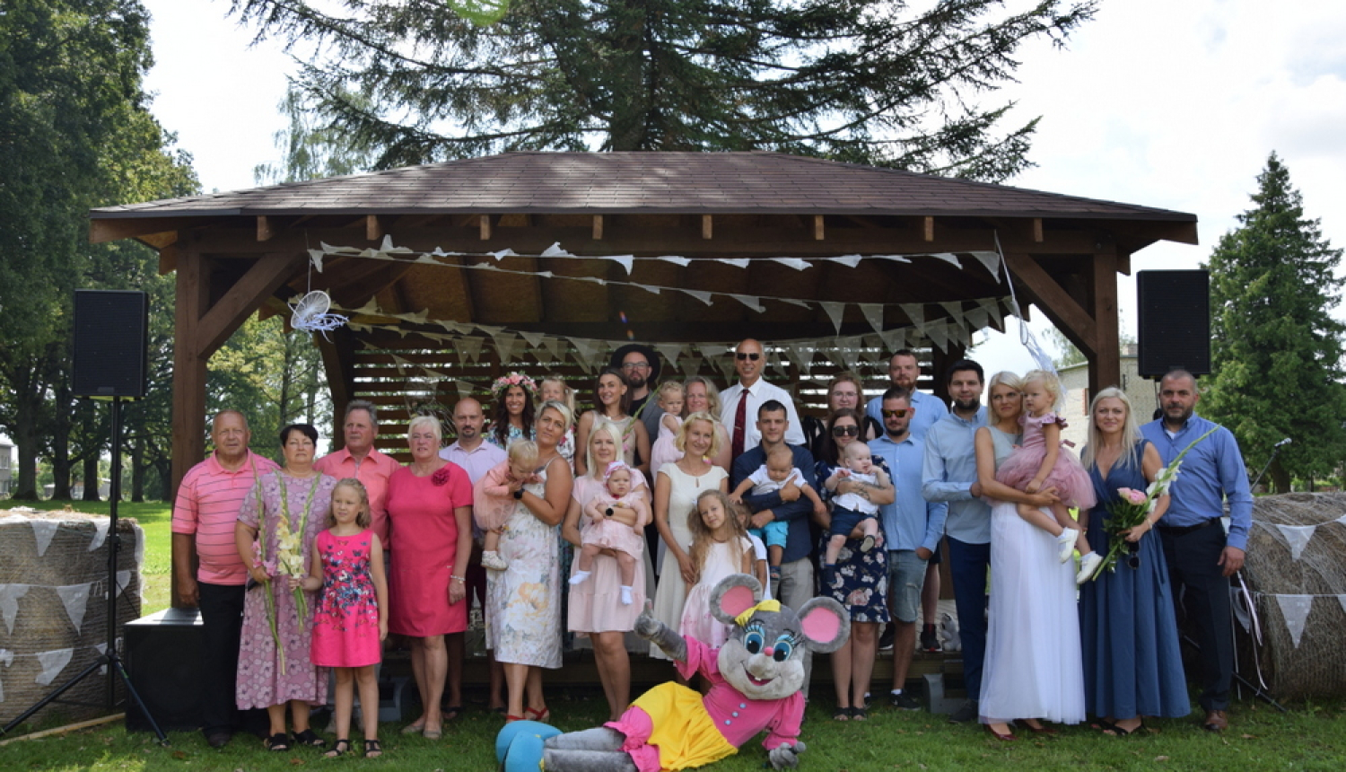 Ģimenes no Rembates pulcējas bērnības svētkos