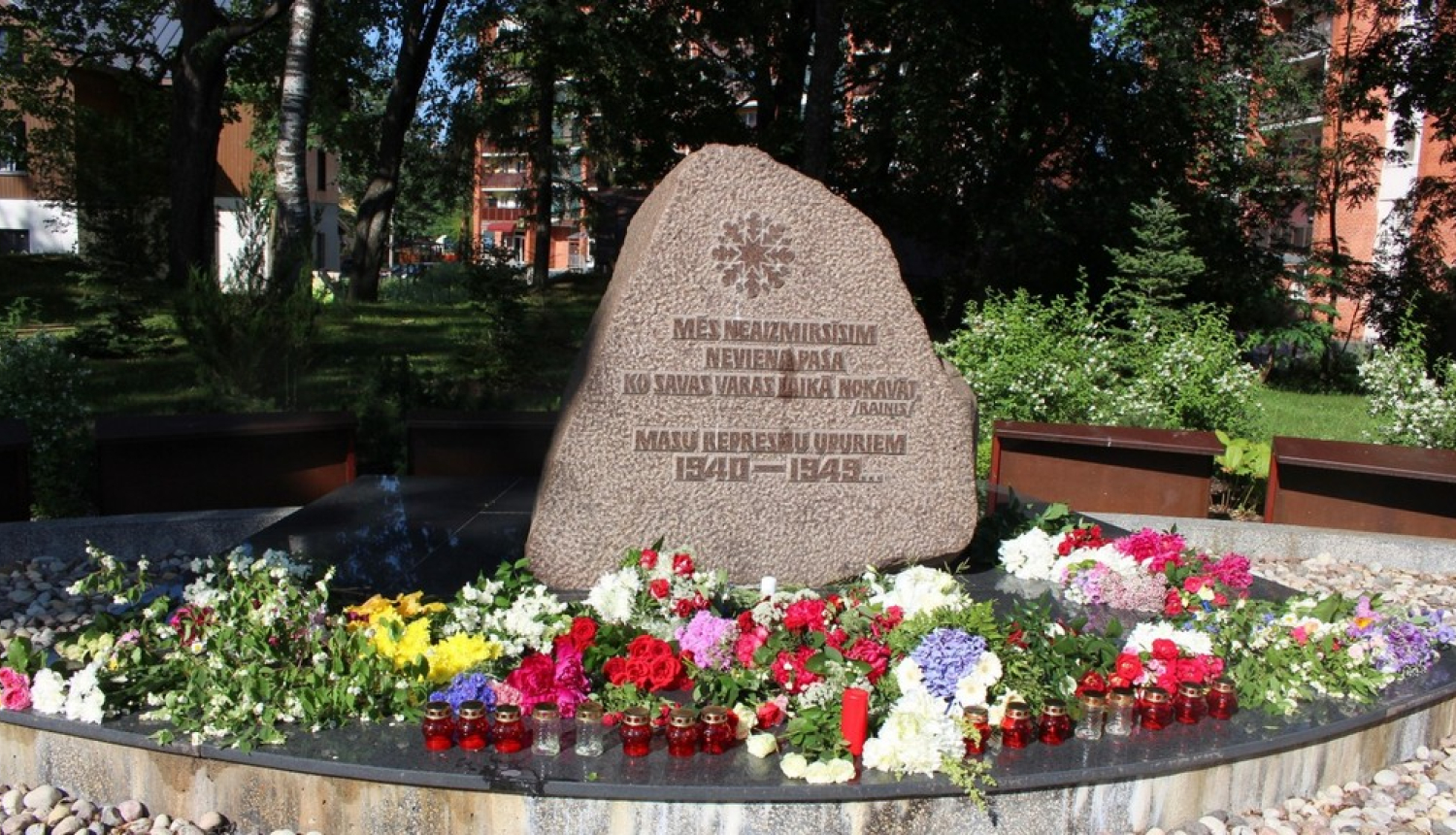 Lielveikals nedrīkst aizēnot represēto upuru piemiņu