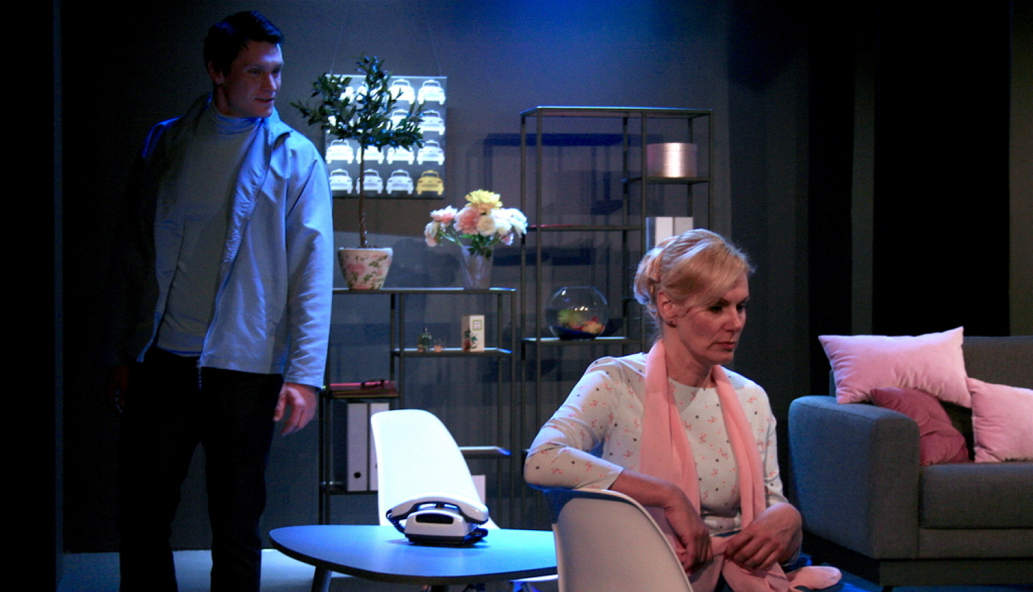 Ogres teātrī pirmizrāde liriskai komēdijai “Rītdiena ir tālu” Jāņa Kaijaka režijā