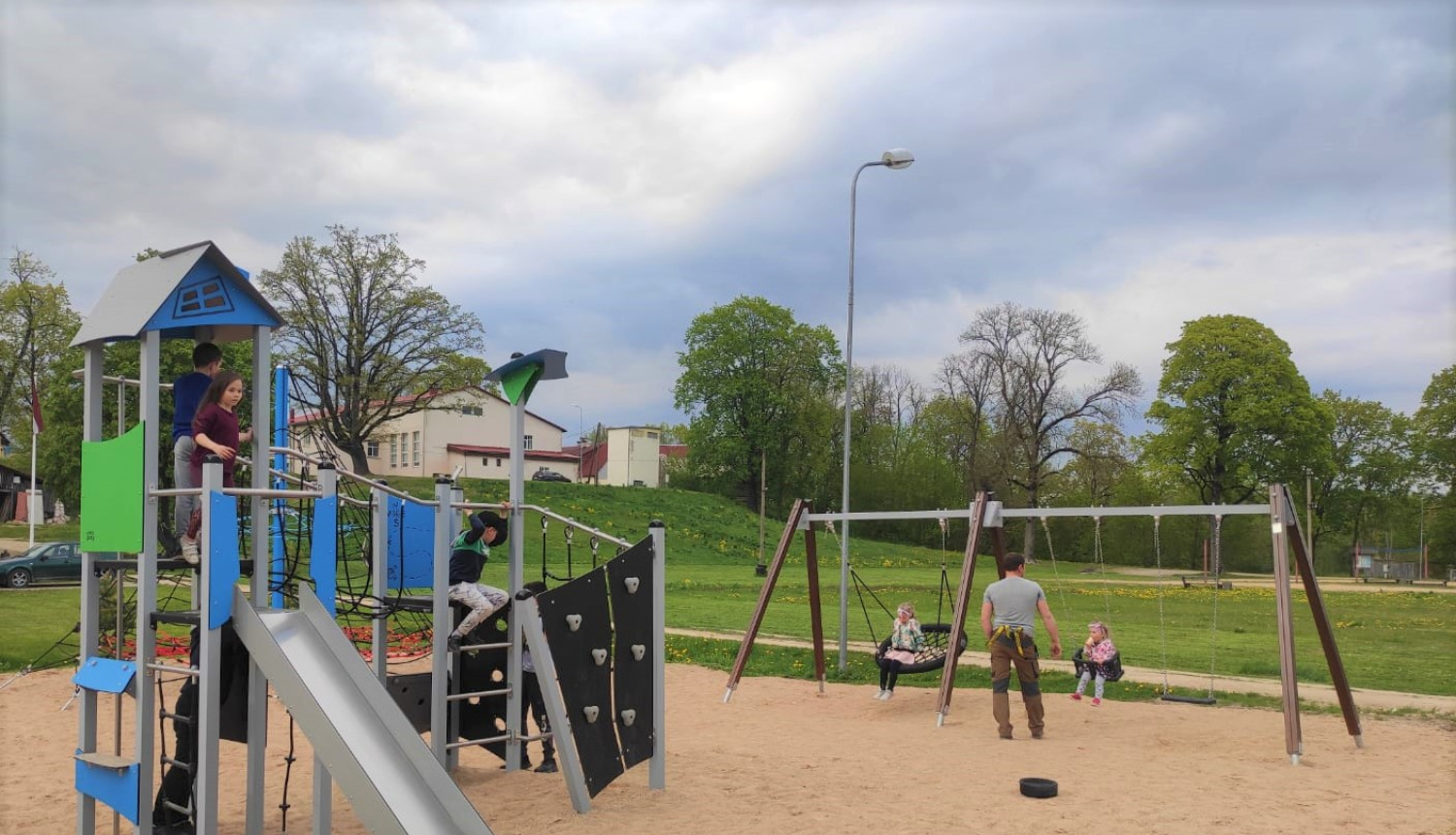 Rotaļu laukums Tīnūžos