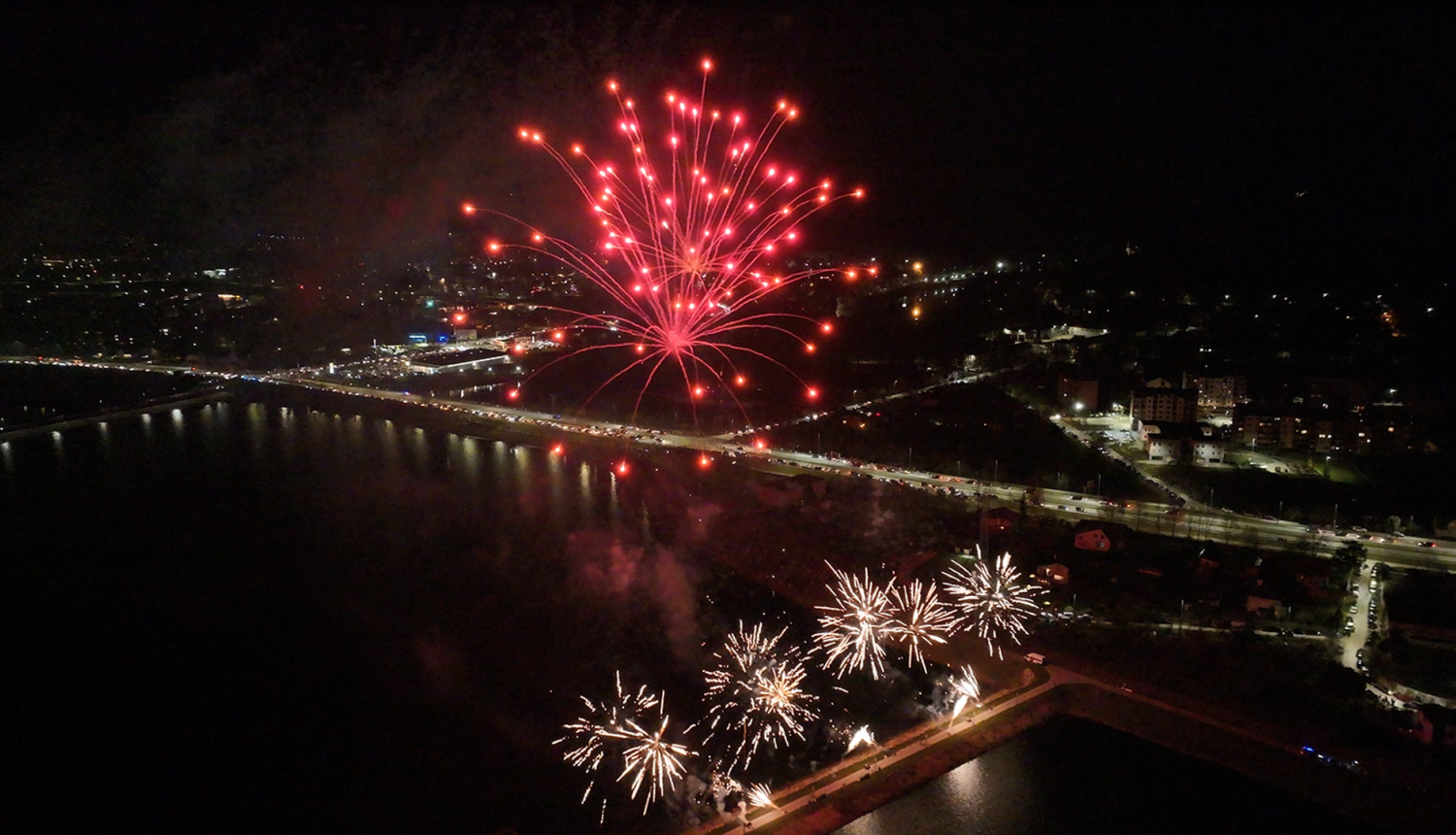 Salūts virs Ogres pilsētas