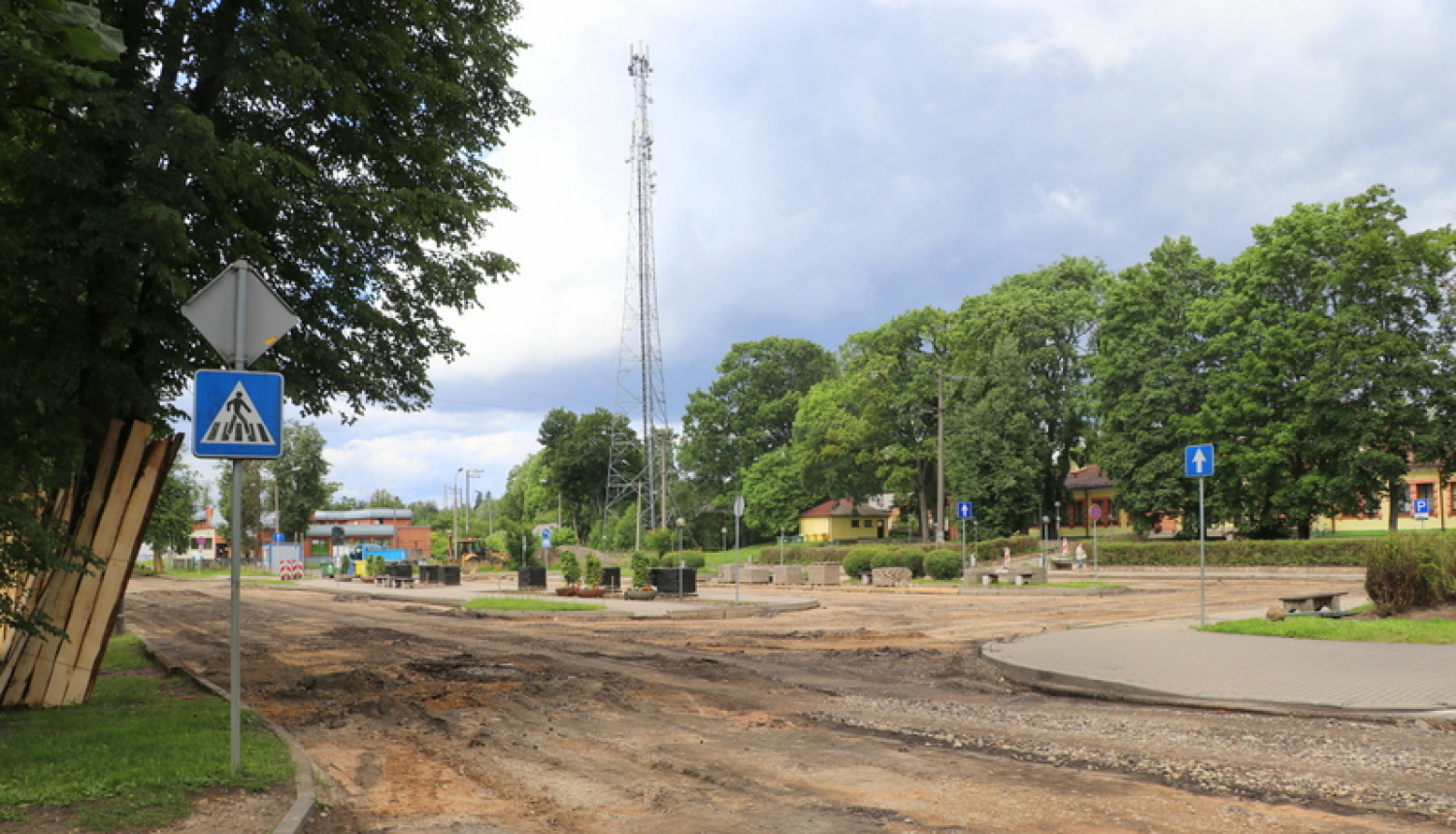 Pārbūvējot Skolas ielu, pilsētas iedzīvotāji iegūs plašu stāvlaukumu