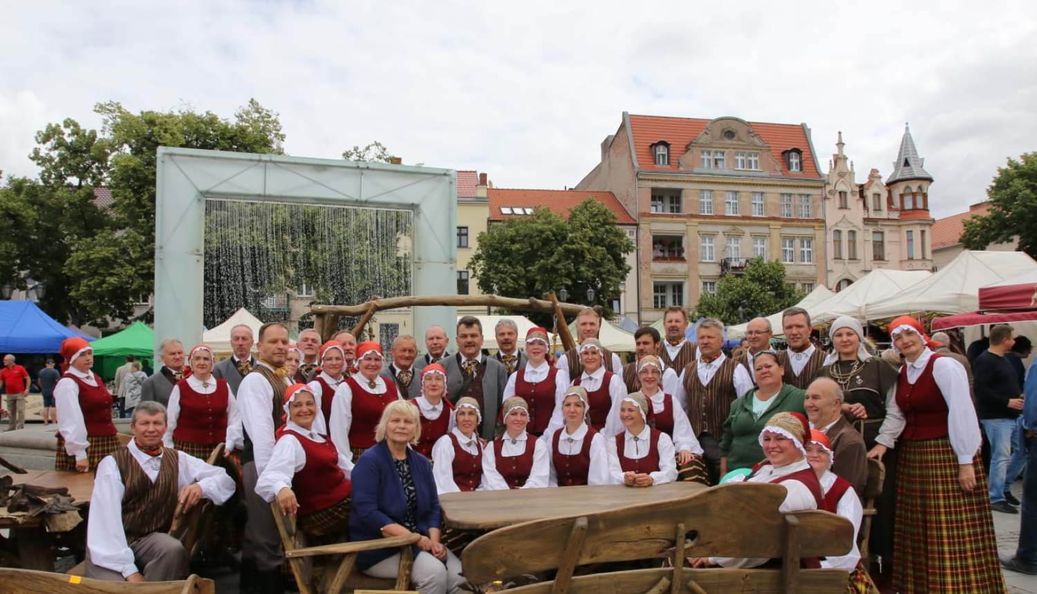 Deju kolektīvi “Sunta” un “Suncele” piedalījušies starptautiskā festivālā Polijā