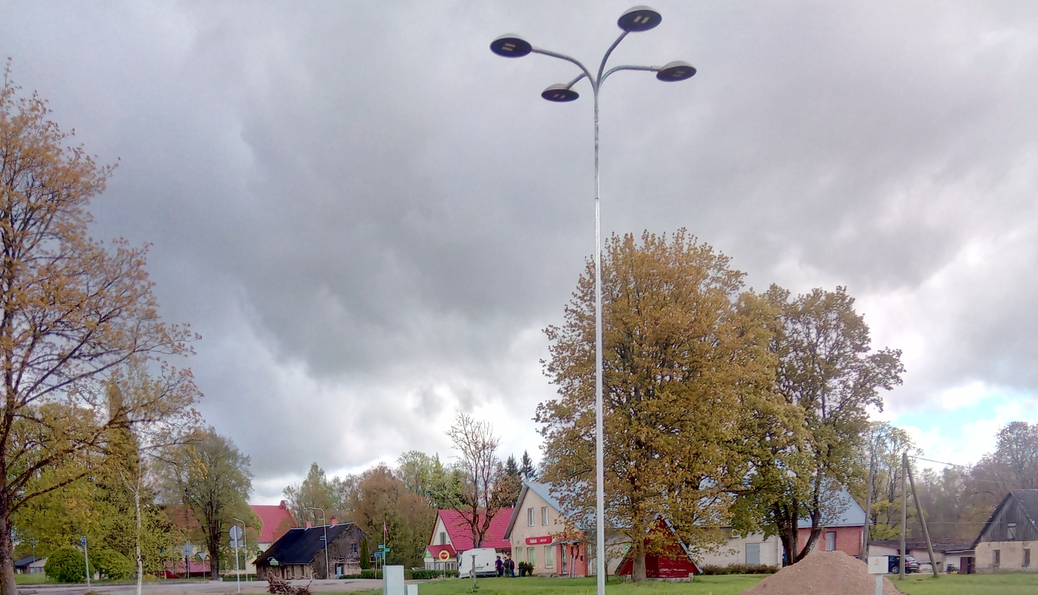 Suntažos turpinās tirgus laukuma izbūve, remontēti ceļi