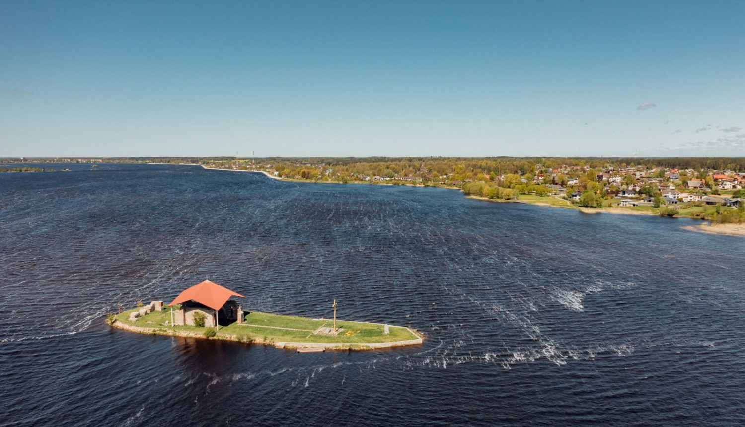 Ikšķiles baznīcas drupas uz Sv. Meinarda salas