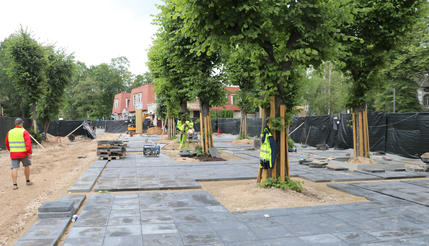 Brīvības ielas skvērā darbi notiek atbilstoši grafikam