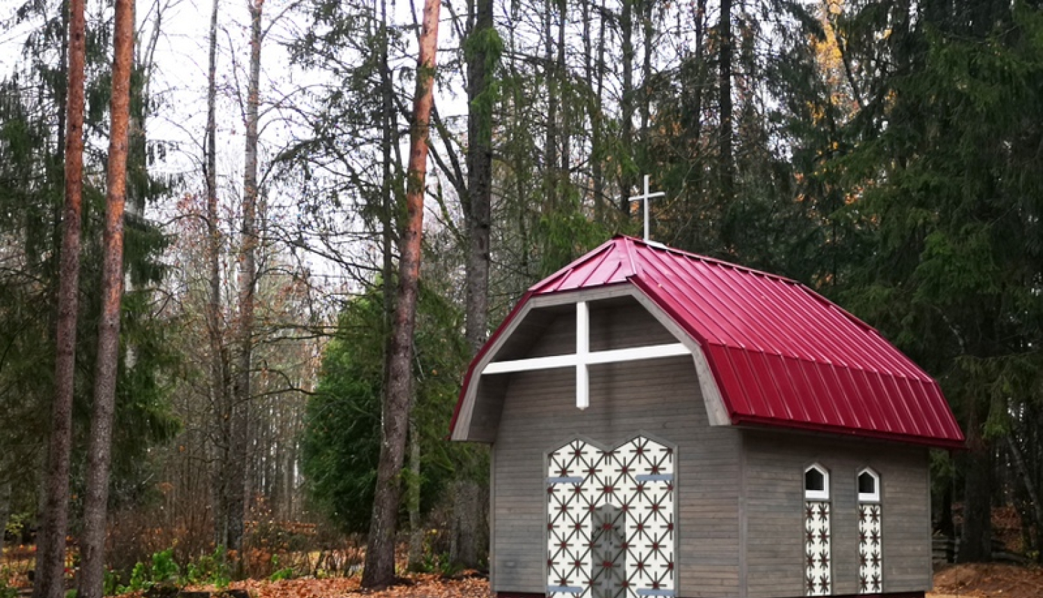 Taurupē pie Aderkašu kapiem uzbūvēta kapliča