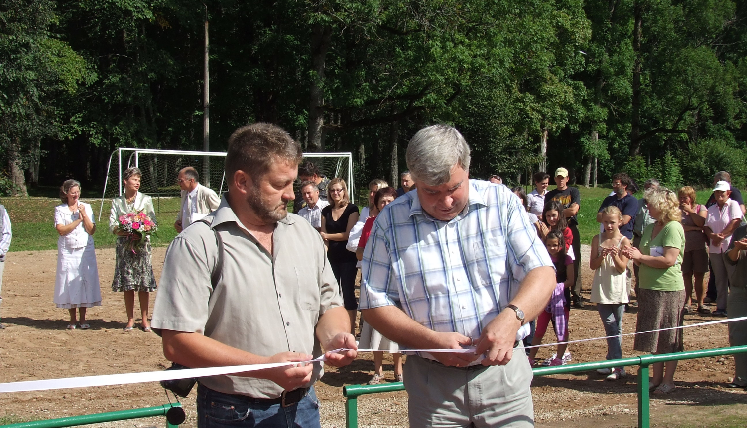Neilgi pirms jaunā mācību gada, 25. augustā, Taurupes pagastā tika atklāts renovētais sporta laukums.