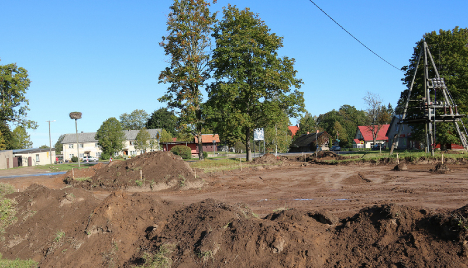 Uzsākta tirgus laukuma izbūve Suntažos