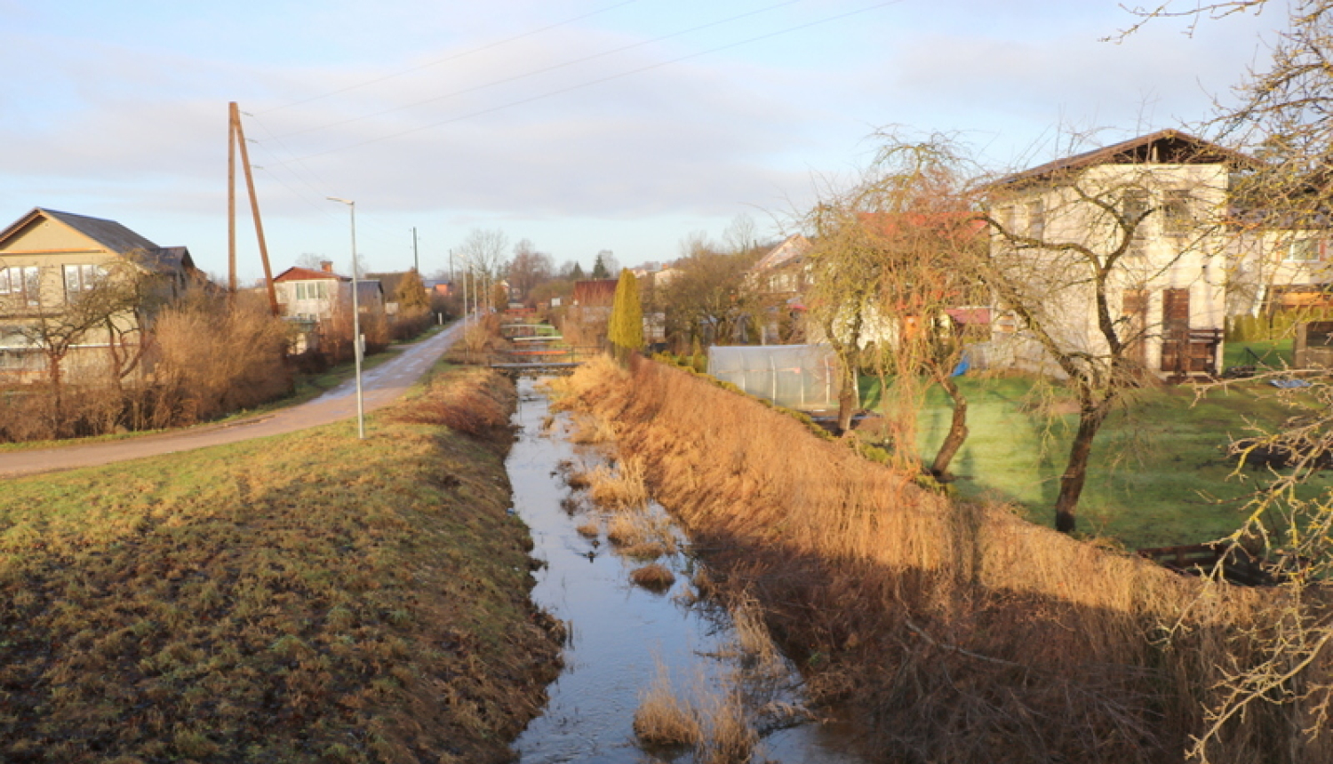 Pārogrē uzsākti Urgas upītes tīrīšanas darbi