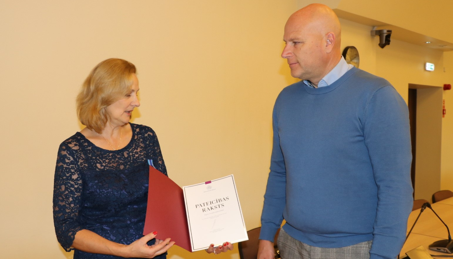 Pateicības raksta pasniegšana Ogres novada pašvaldībai