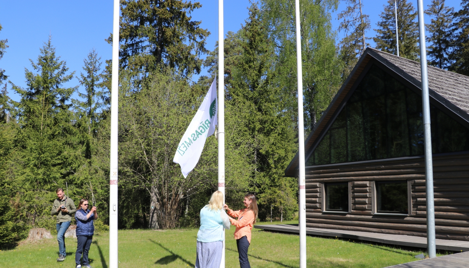 SIA “Rīgas meži” Vides izglītības centrs “EkVidO2” atklāšana, karoga pacešana 11.05.2023.