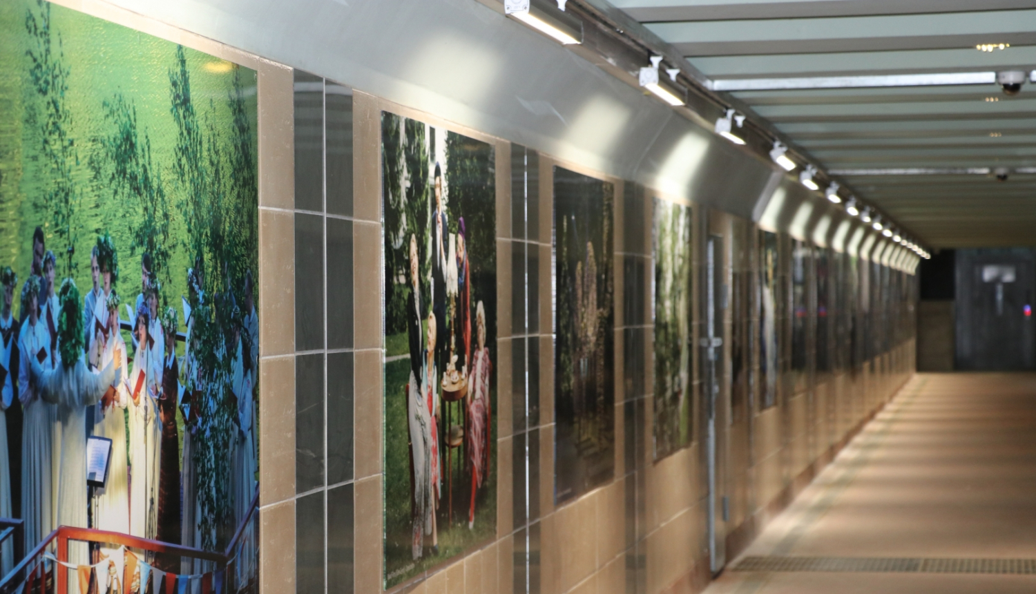 Foto izstāde tunelī