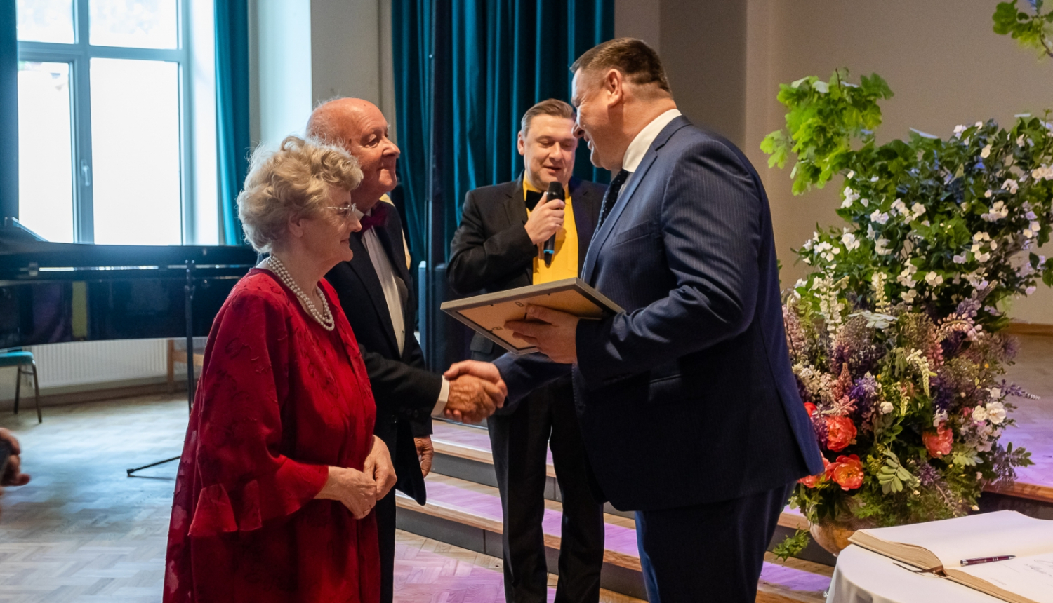 Pašvaldība godina Ogres novada Dimanta un Zelta kāzu jubilārus