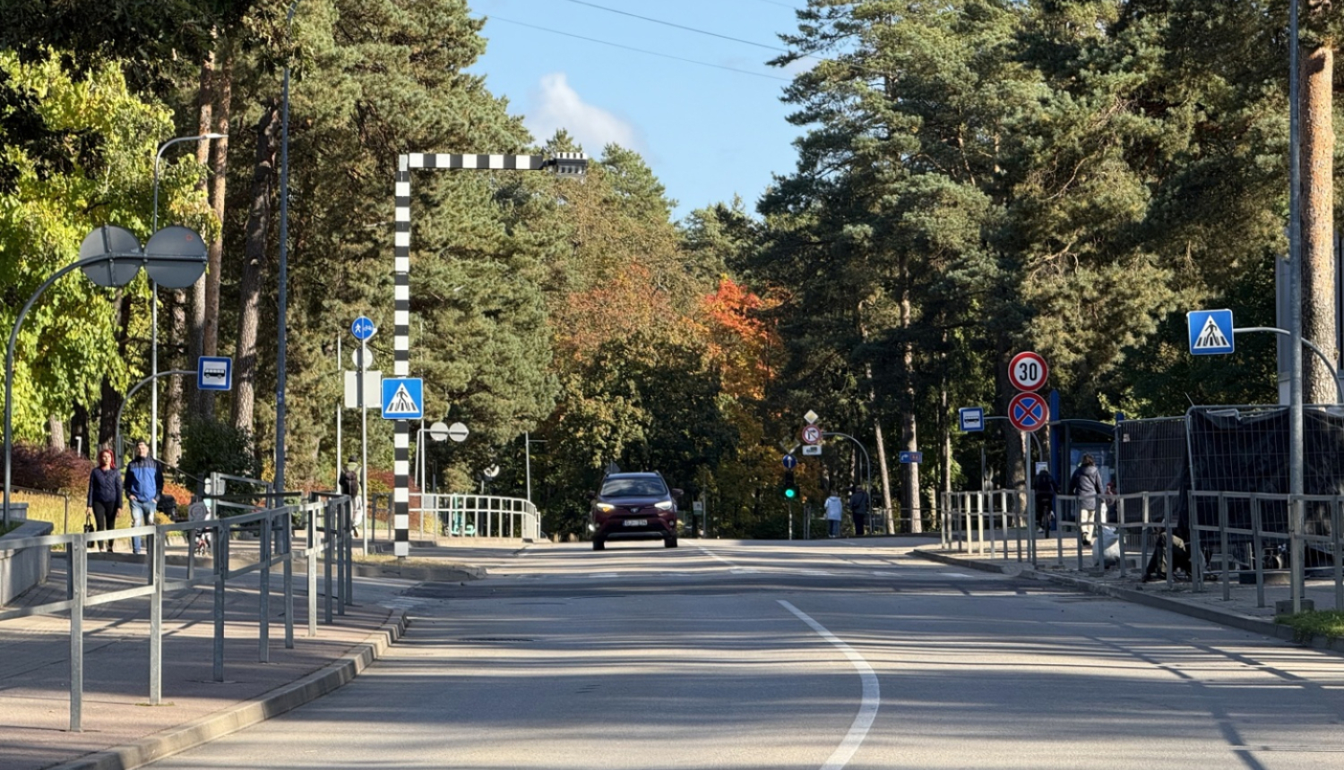 Brīvības iela Ogrē, iepretim pašvaldības ēkai, Ogres centrālajai bibliotēkai un mūzikas skolai
