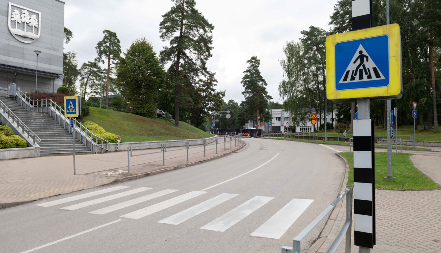 Satiksmes ierobežojumi uz gājēju pārejas Brīvības ielā 33, Ogrē