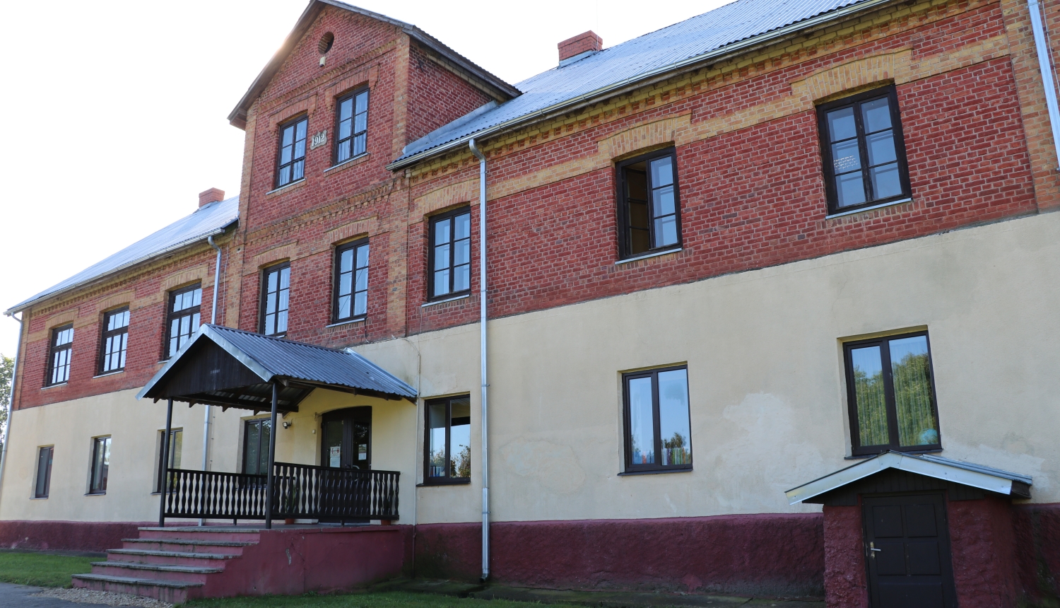Jaudīgs starts Krapes skolai UNIVERSUM