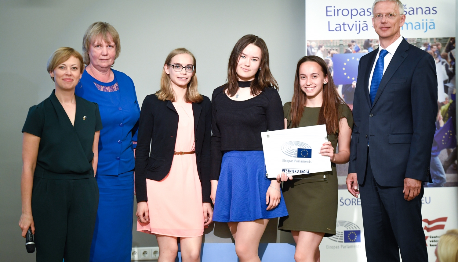 Madlienas vidusskolas skolēni piedalās Eiropas Parlamenta Vēstnieku skolas izlaidumā