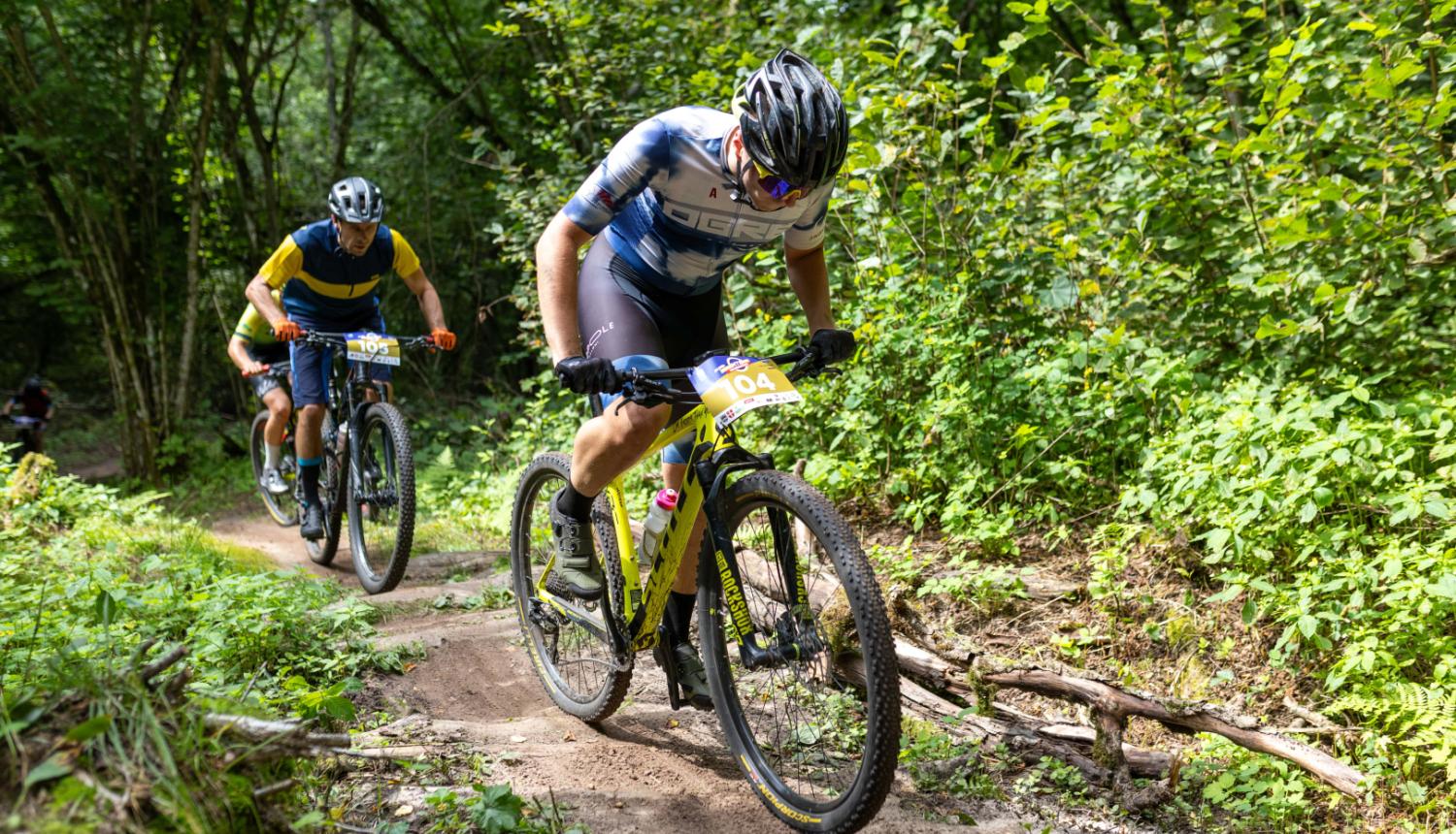 Arī šogad jūlijā notiks Ikšķiles MTB velobrauciens dabas parkā “Zilie kalni”. Attēlā velosportisti distancē Ogres Zilajos kalnos