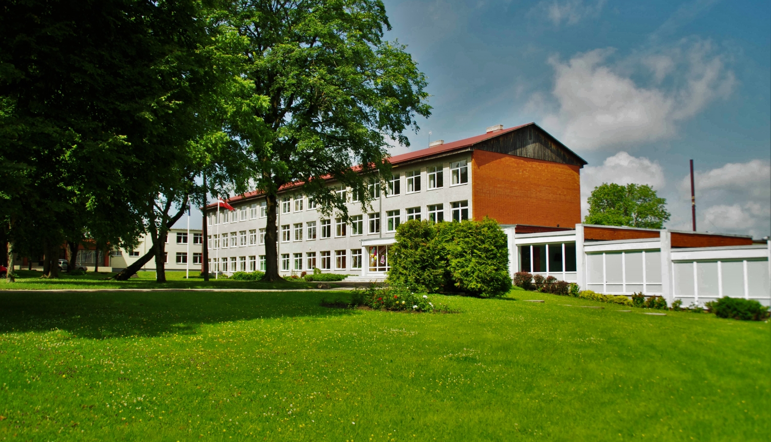 Madlienas vidusskola aicina darbā matemātikas skolotāju