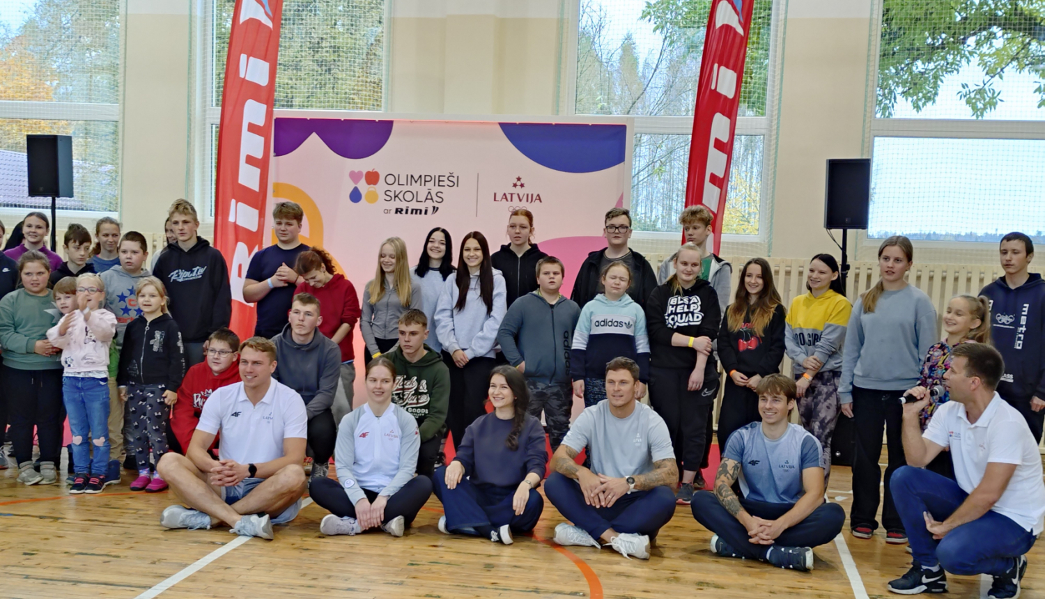 . Tikšanās ar olimpiešiem BMX riteņbraucēju Māri Štrombergu, cīņas sportisti Elmu Zeidleri, kārtslēcēju Valteru Kreišu un šķēpmetēju Patriku Gailumu tikšanās notika Taurupes pamatskolas Meņģeles filiāles sporta zālē