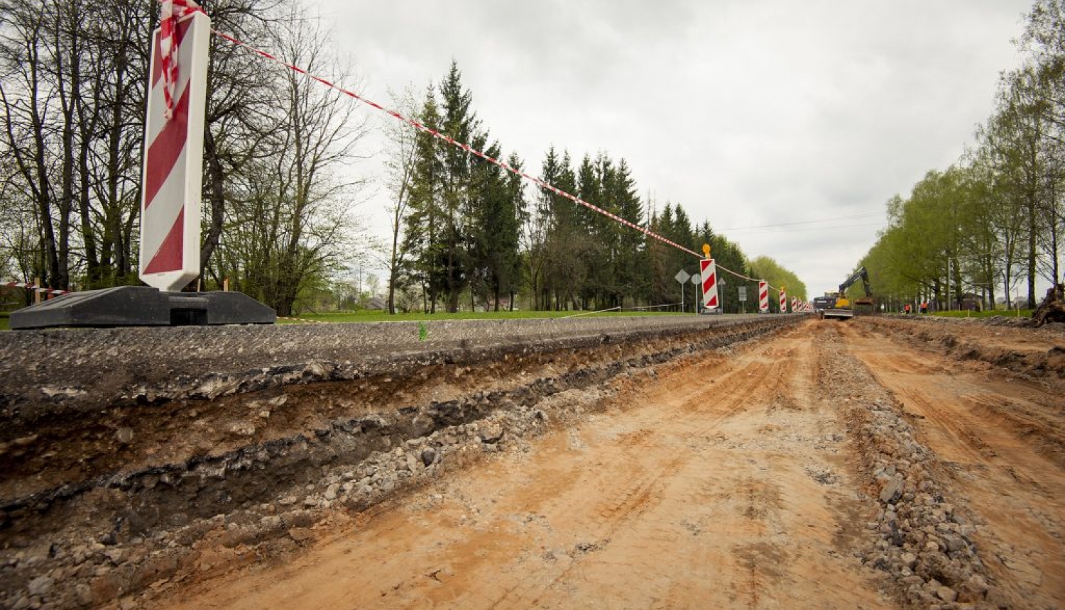 Ceļa remontdarbi, ceļa stabiņi