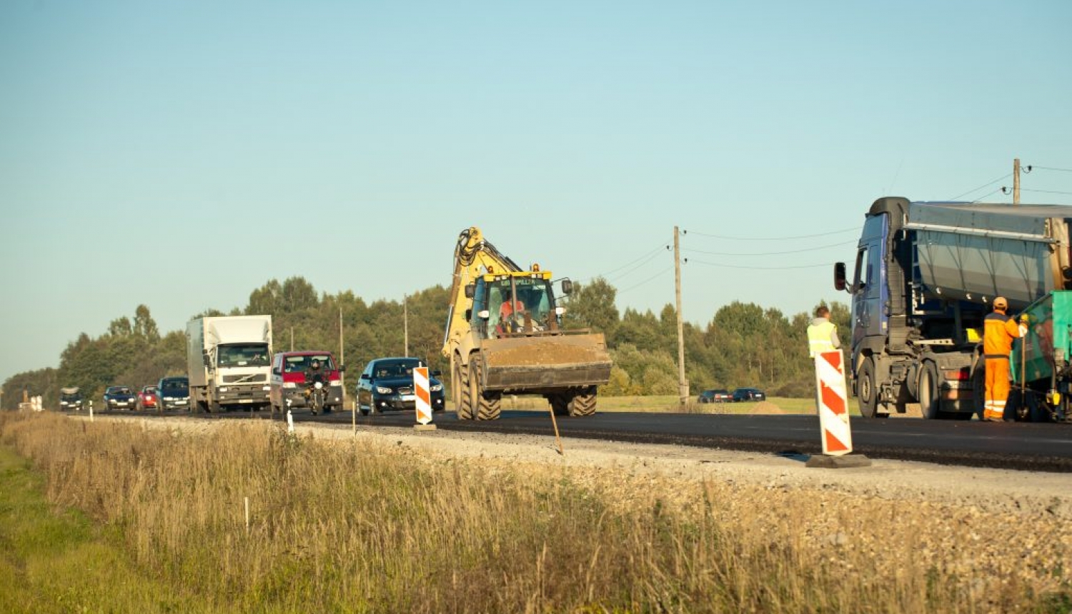 Uz Daugavpils šosejas vairāki remontdarbu posmi