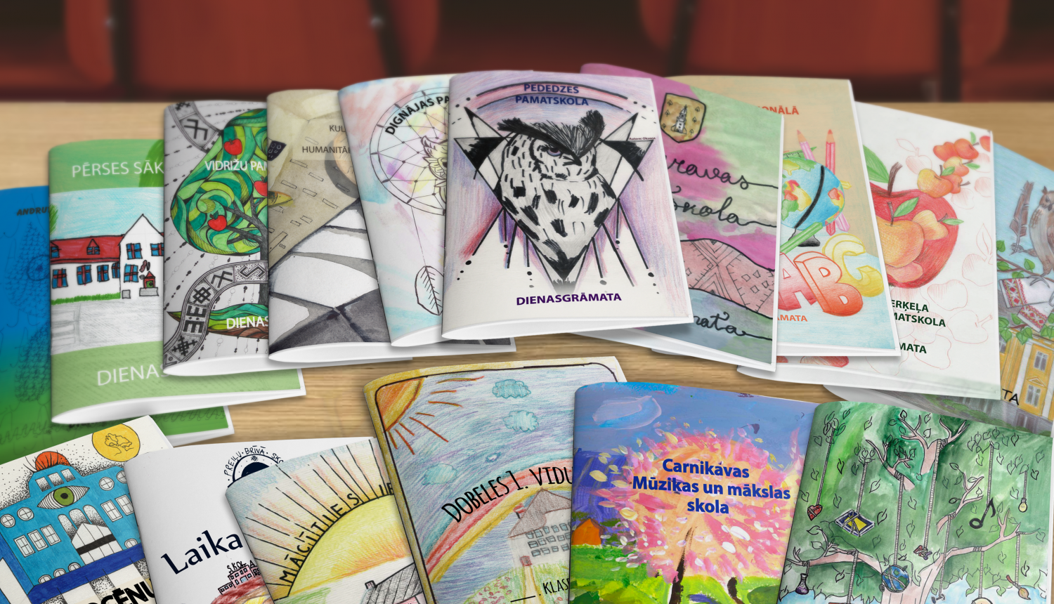 Skolēni saņem personalizētas dienasgrāmatas