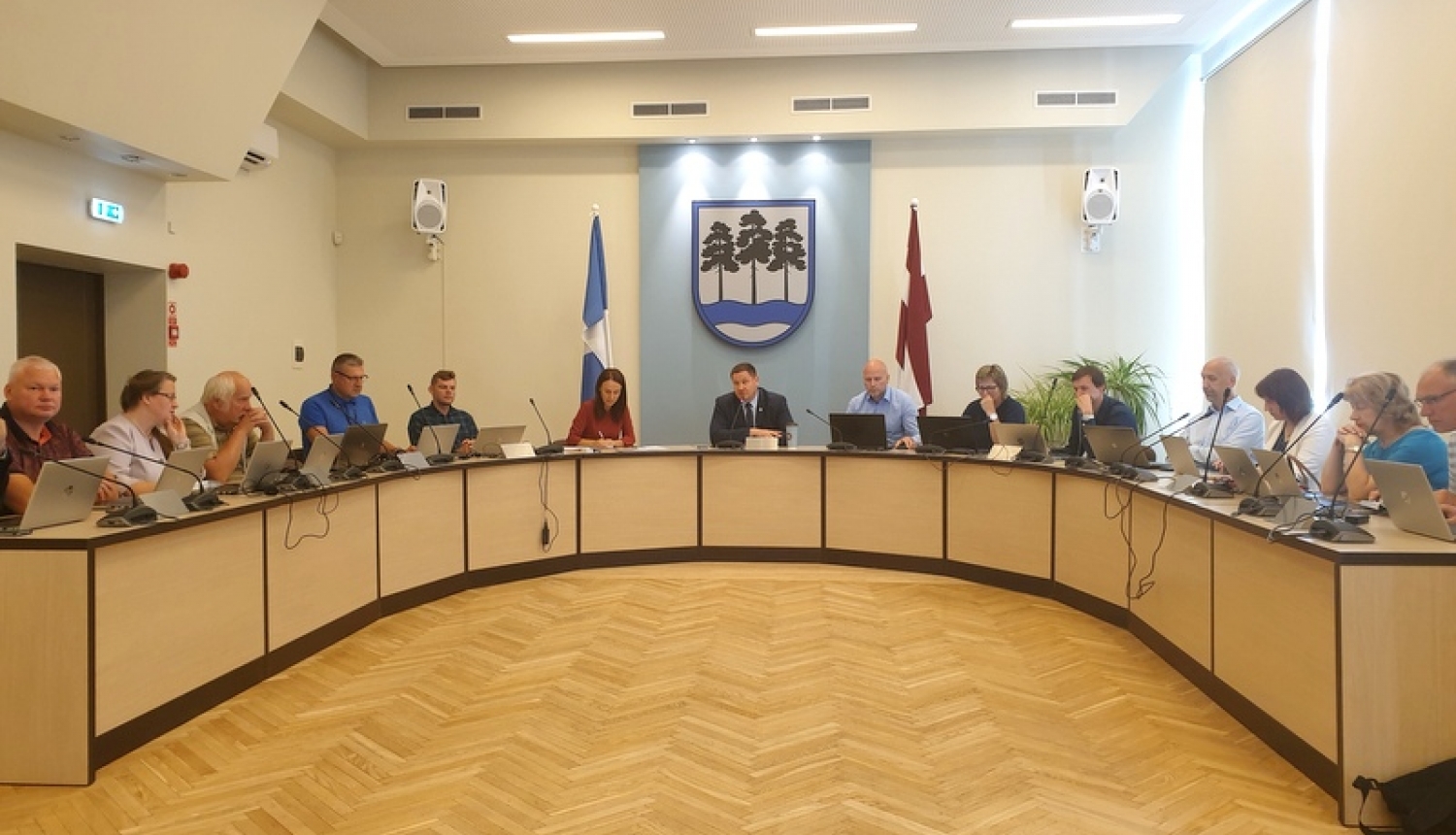 Apstiprina Ogres novada Izglītības pārvaldes nolikumu un amatus