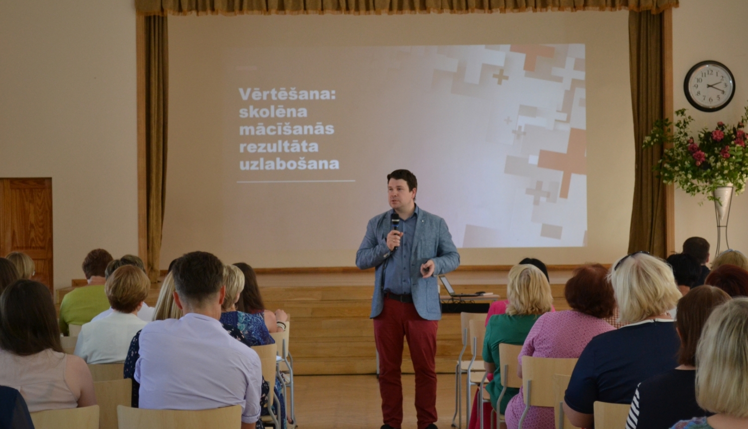 Ogres 1.vidusskolā notiek metodiskā konference “Iedvesmot. Mācīties. Darīt”