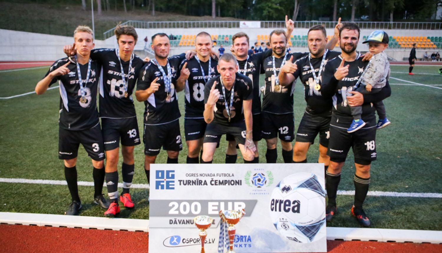 Ogres čempionāta laureātes – “Streka”, “Dinamo Ogre” un “Techniba”