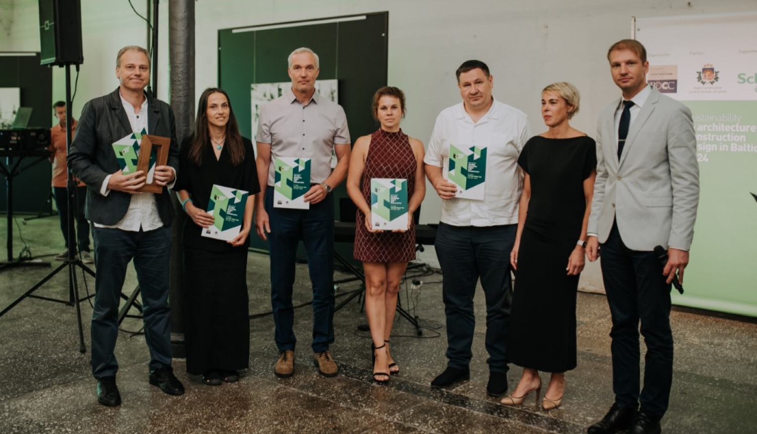 Ogres novada pašvaldības vadība "Ilgtspējība arhitektūrā, būvniecībā, dizainā Baltijā 2024" apbalvošanas ceremonijā 05.09.2024.