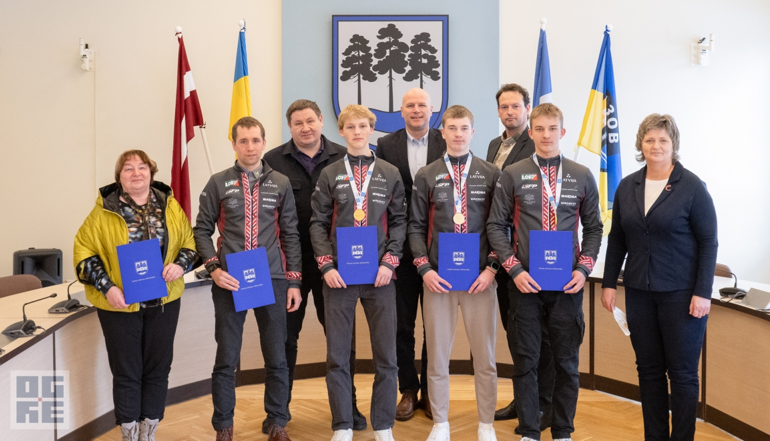 Pašvaldības vadība godina ogrēniešus – Eiropas jauniešu orientēšanās uz slēpēm čempionus 