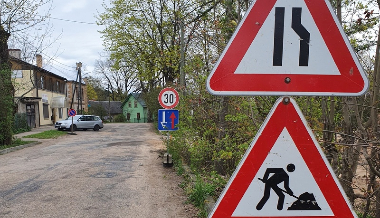 Līdz maija beigām ierobežos satiksmi Rīgas ielas posmā