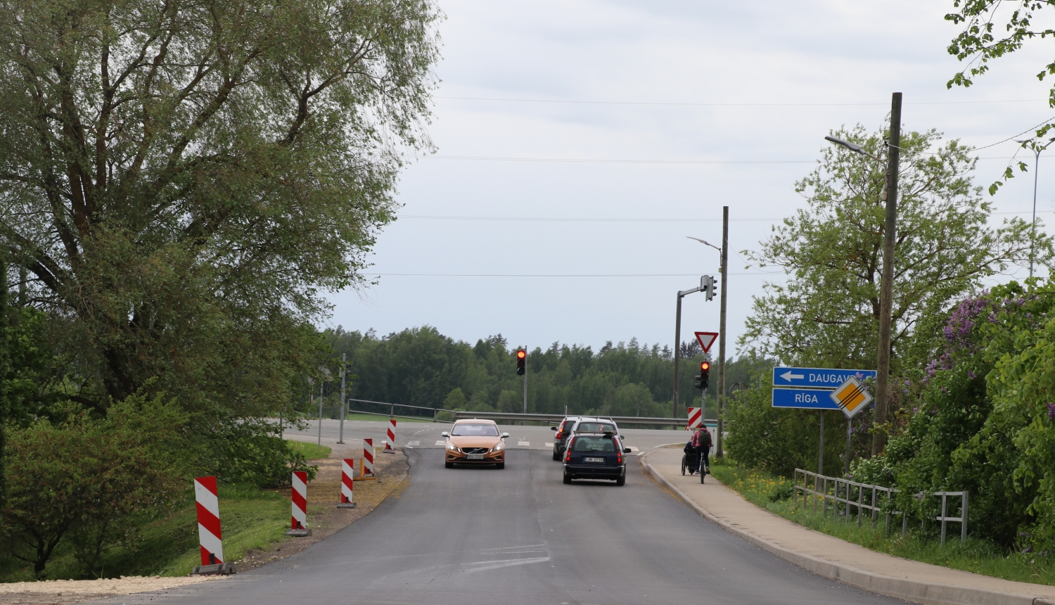 Dārza ielā ieklāts asfalts un turpinās labiekārtošanas darbi