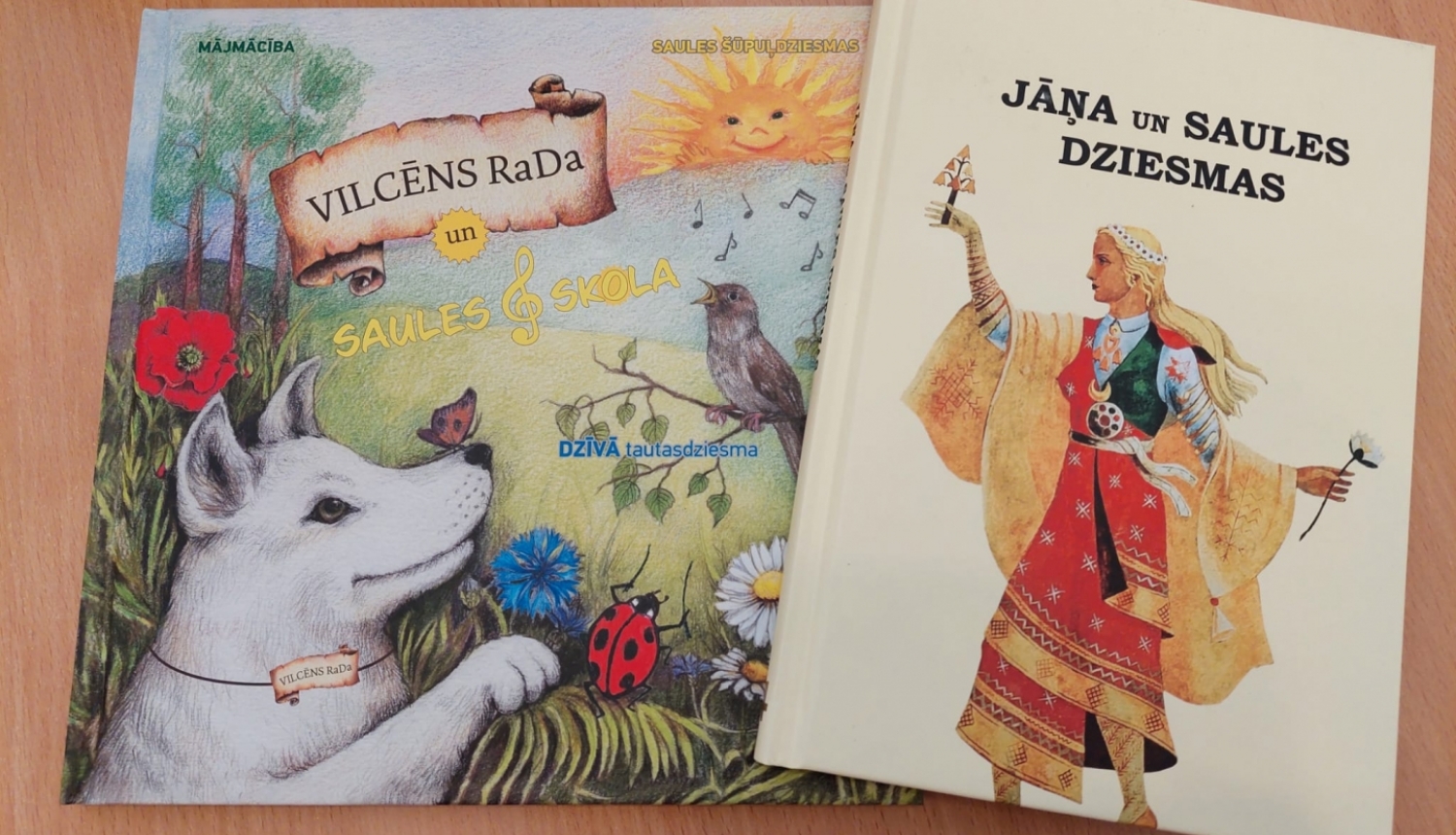 Jāņa un Saules dziesmas” un “Vilcēns RaDa un Saules muzikālā skola” mājmācības grāmatas