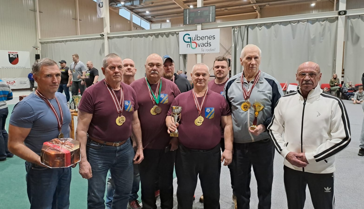 Ogres novada pārstāvji ar medaļām veterānu čempionātā spiešanā guļus