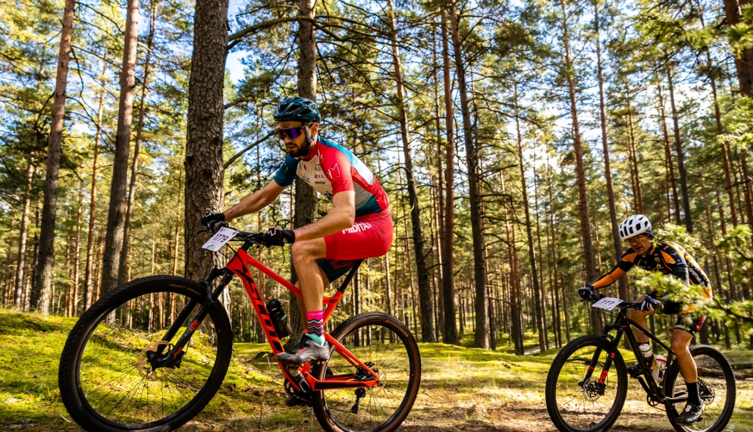 Velobraucēji Latvijas valsts mežu MTB maratonā