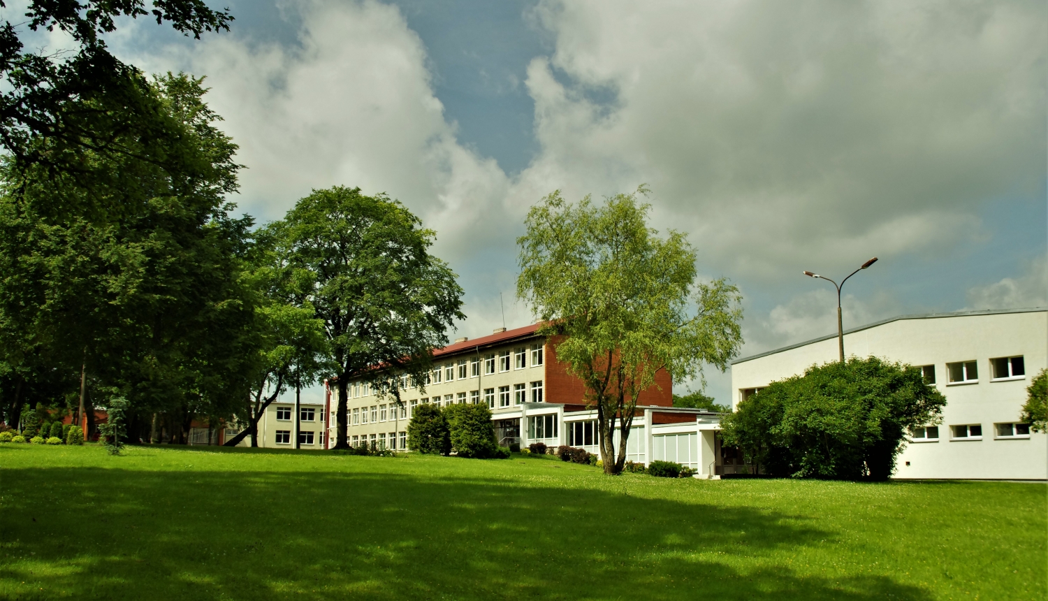 Madlienas vidusskola aicina darbā