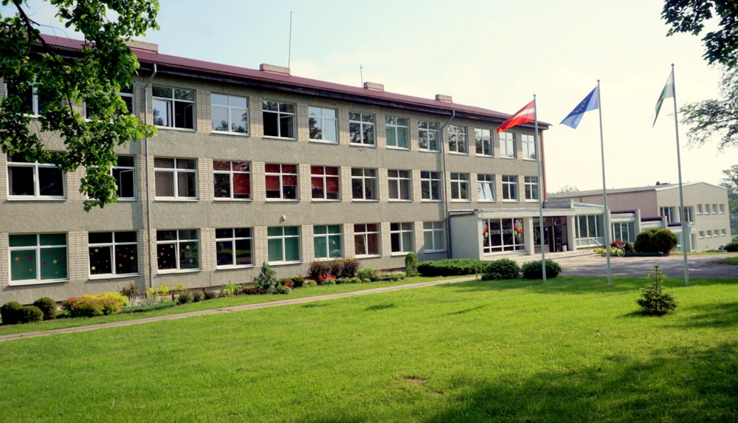 Madlienas vidusskola aicina darbā angļu valodas skolotāju