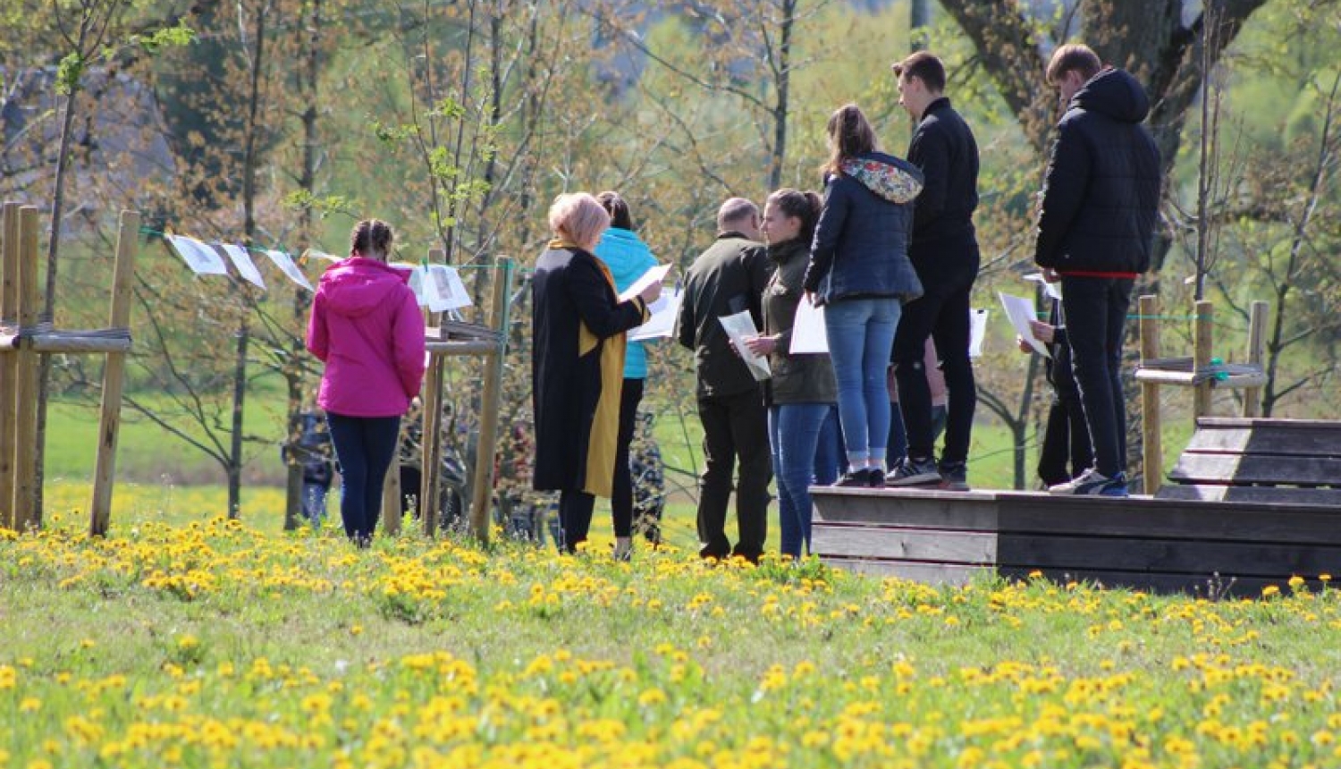 Madlienas vidusskolas audzēkņi izzin karjeru meža nozarē