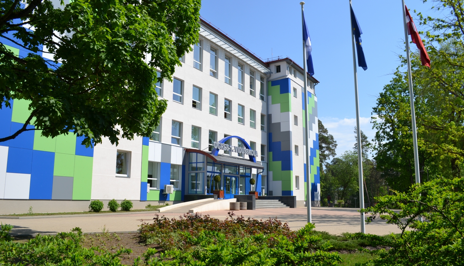 Ogres 1. vidusskola piedāvā darbu pedagogiem