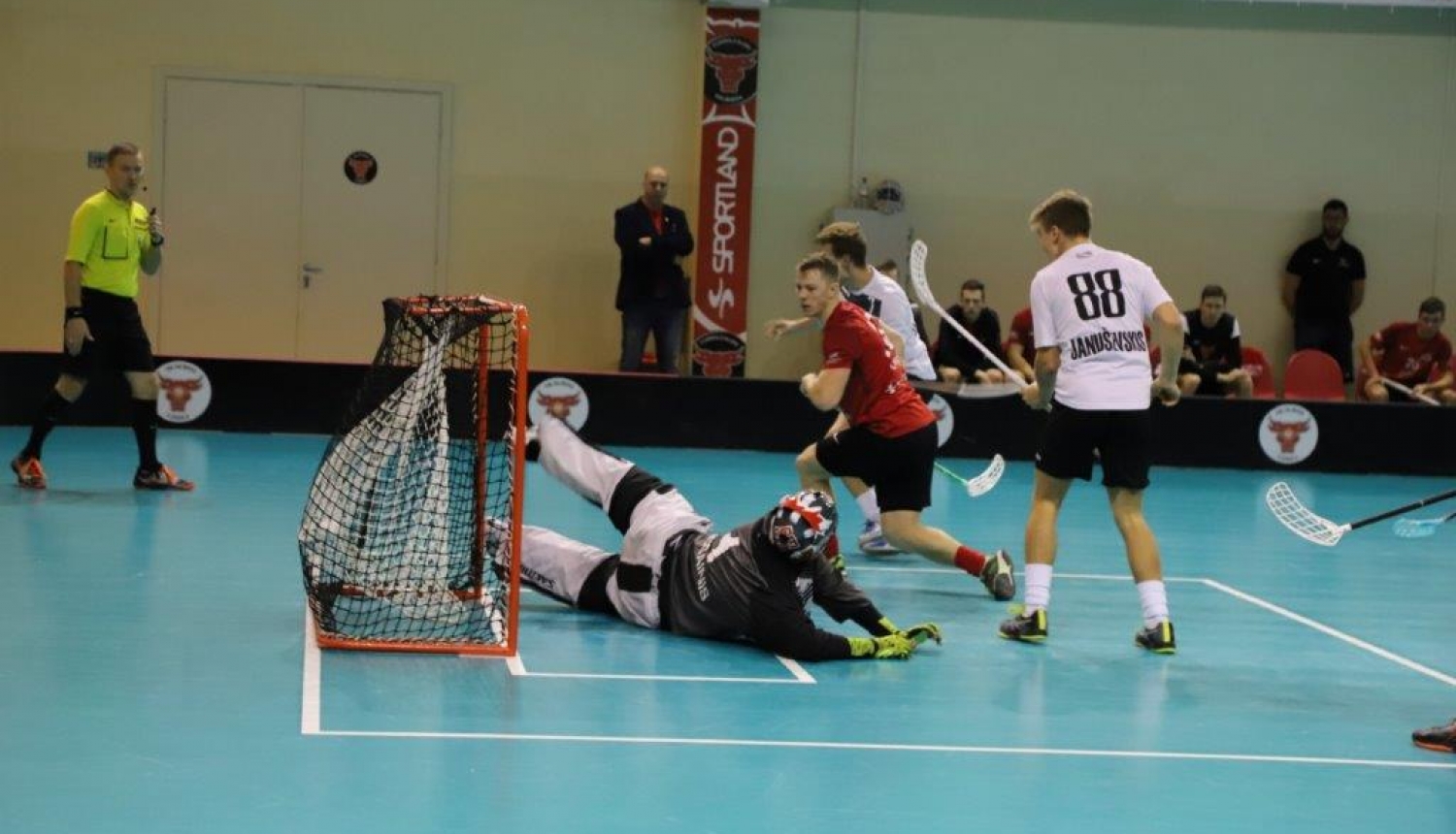 “Ogres Vilki” florbolisti revanšējas Valmierai