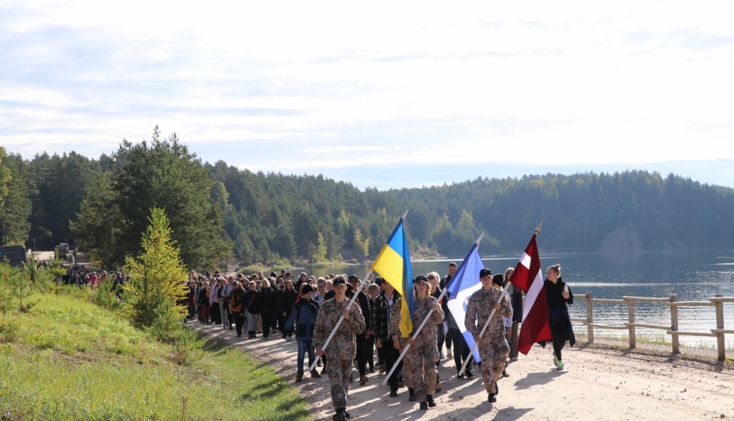 Patriotiskā pārgājienā  dodas vairāk kā 1000 Ogres novada skolēni