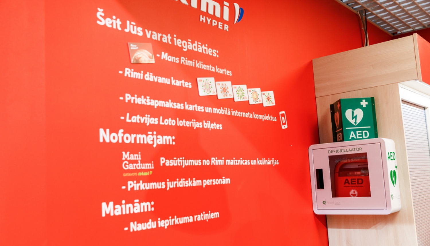 Rimi hipermārketā Ogrē pieejama dzīvības glābšanas ierīce – defibrilators