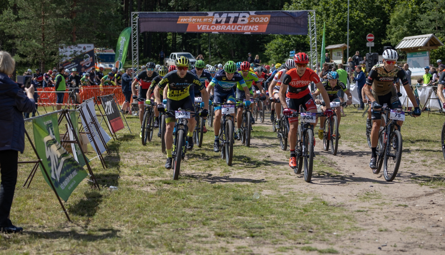 Ar ļoti kuplu dalībnieku skaitu aizvadīts Ikšķiles MTB velobrauciens
