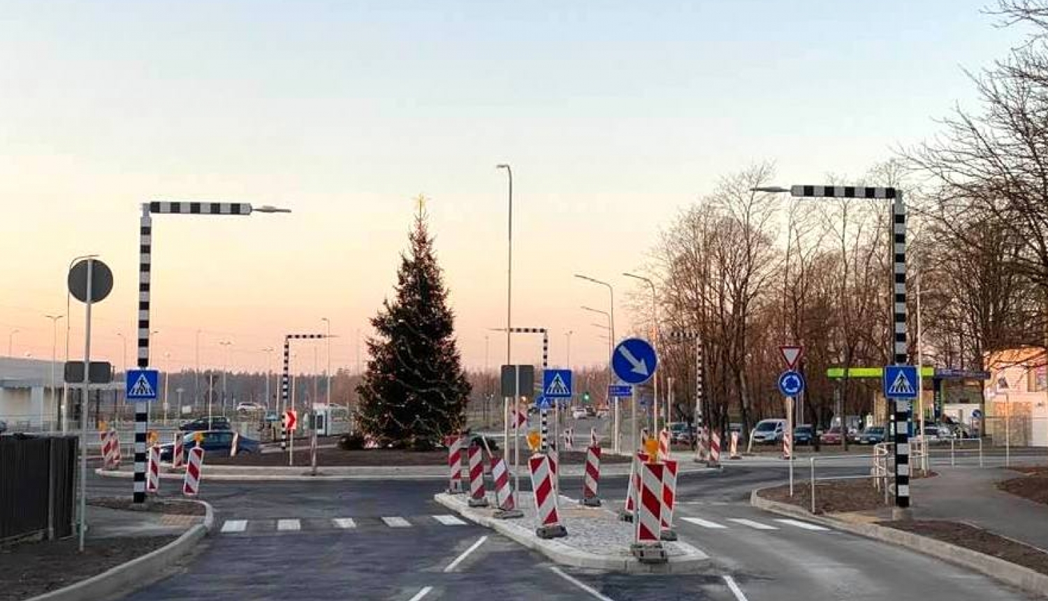 Satiksmei atvērts rotācijas aplis Kalna prospektā