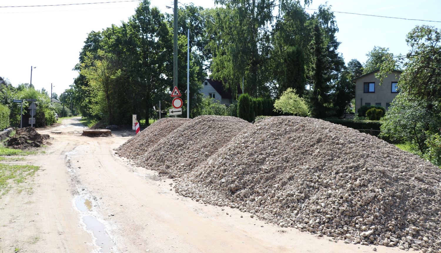 Pilsētā turpinās ielu un ietvju pārbūves darbi