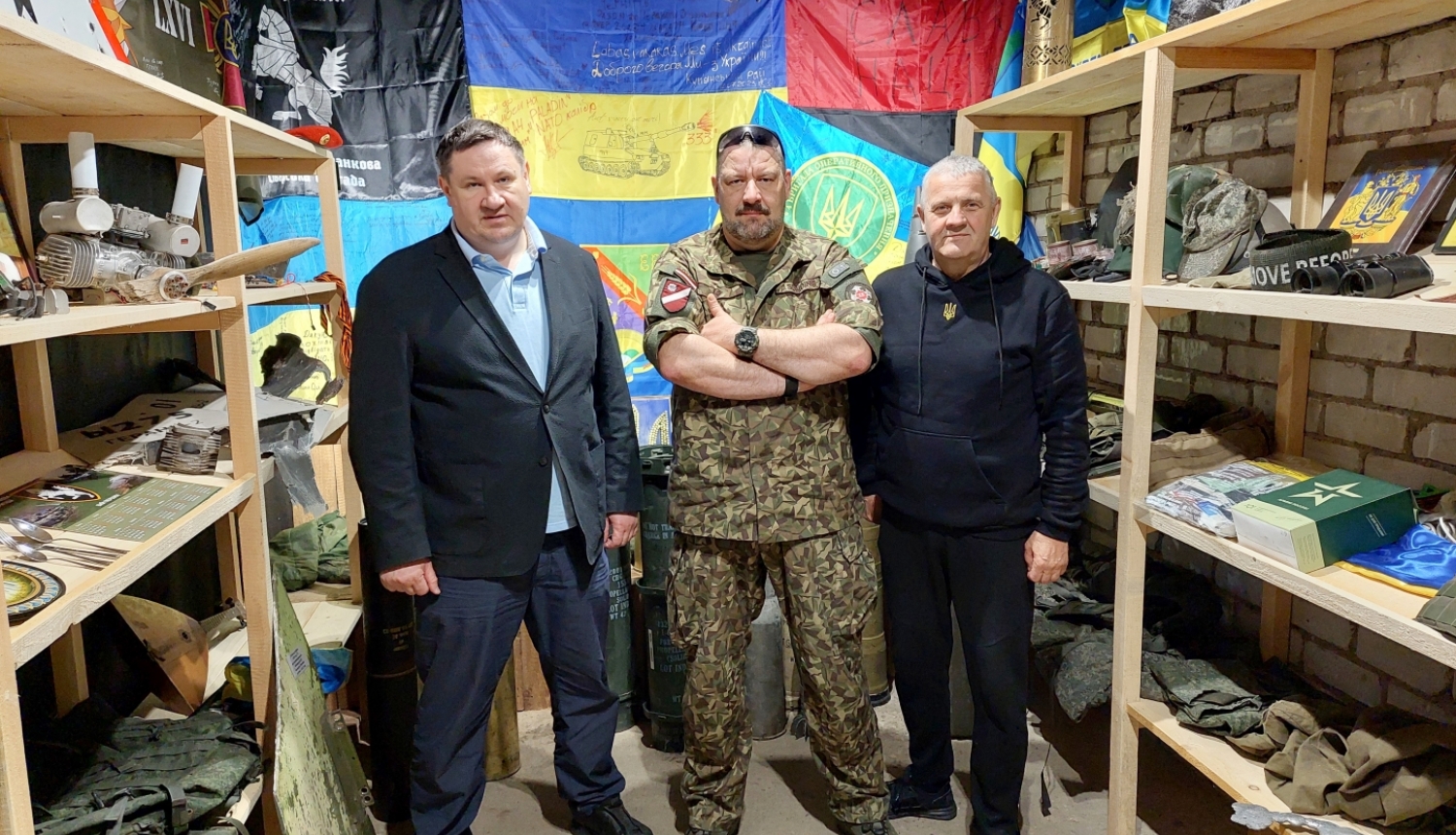 NBS majors, Zemessardzes štāba virsnieks Jānis Slaidiņš, NBS rezerves virsnieks Gunārs Rusiņš, Ogres novada pašvaldības domes priekšsēdētājs Egils Helmanis 17.05.2024.
