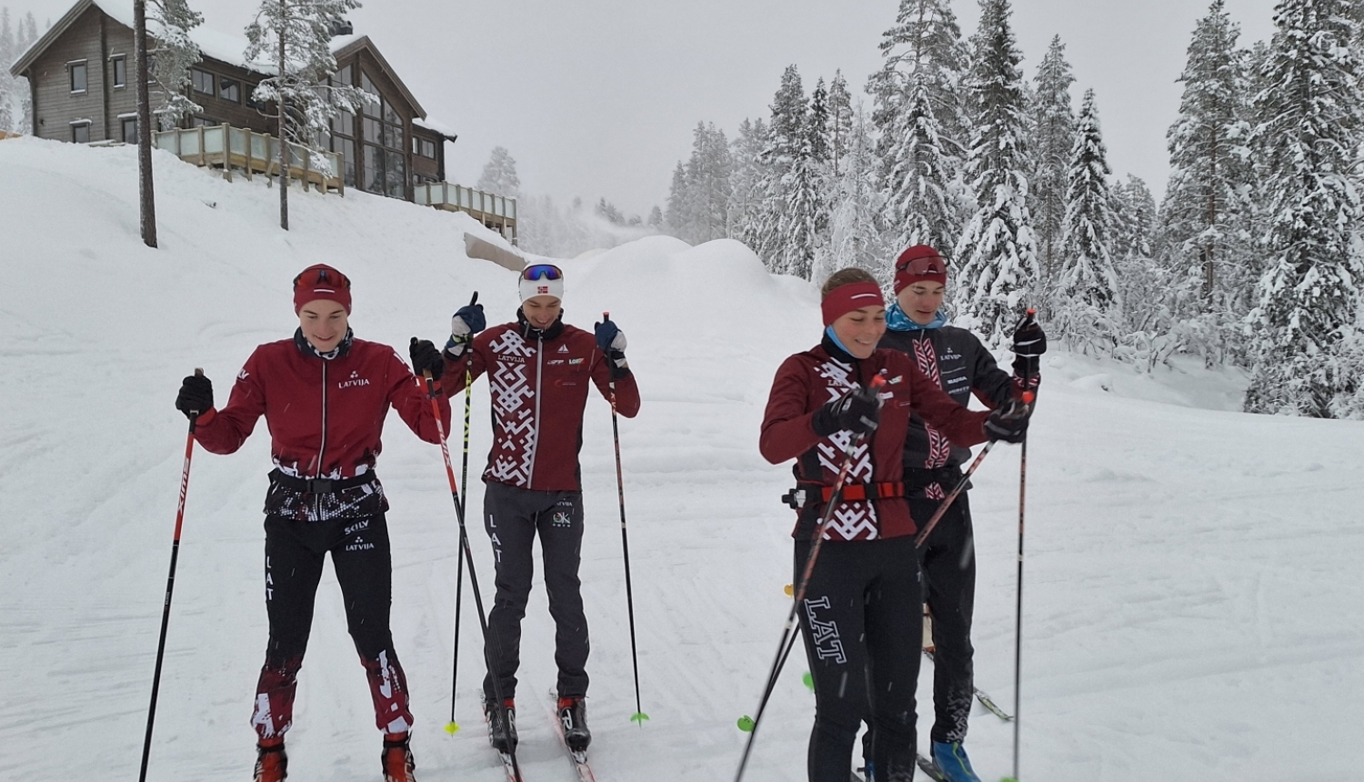 Četri Ogres slēpotāji sporta tērpos 01.2024.